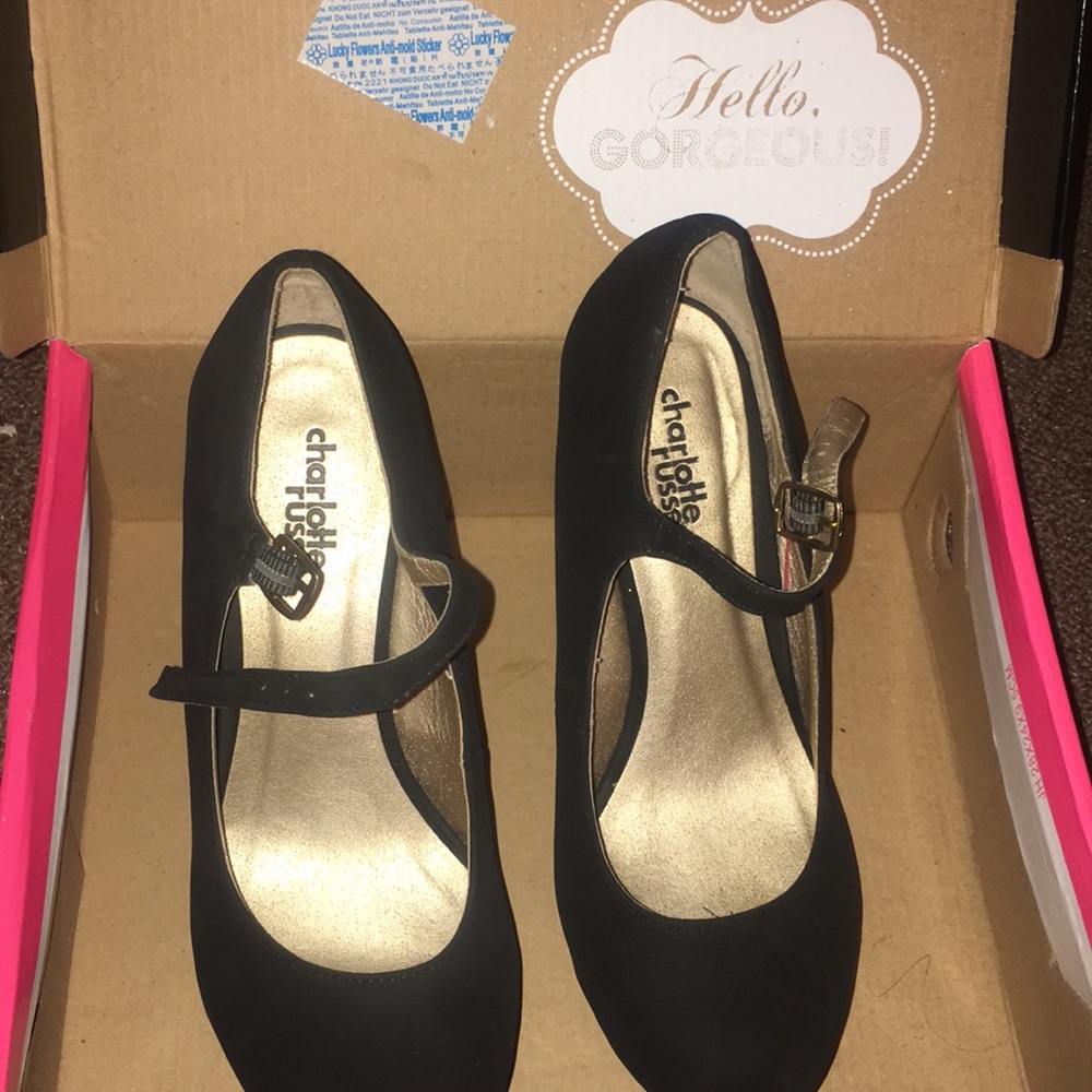 Black wedges